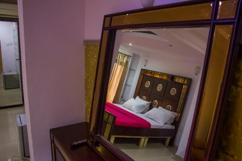 Theodawn Hotels @ Suite 29 Икея Экстерьер фото